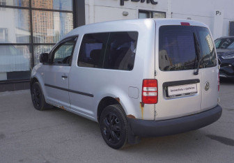 Подержанный автомобиль Volkswagen Caddy Compactvan 2011 года (7 фото)