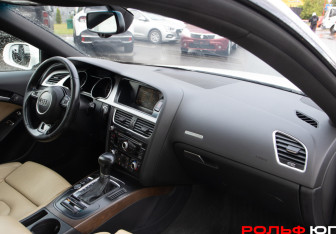 Подержанный автомобиль Audi A5 Coupe 2015 года (7 фото)