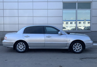 Подержанный автомобиль Kia Opirus 2003 года (4 фото)