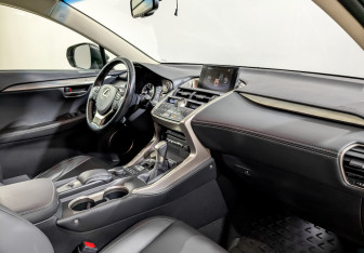 Подержанный автомобиль Lexus NX 2015 года (11 фото)