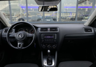Подержанный автомобиль Volkswagen Jetta Sedan 2014 года (11 фото)