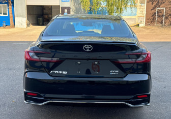 Новый Toyota Camry Sedan 2025 (10 фото)