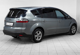 Подержанный автомобиль Ford S-MAX 2008 года (4 фото)