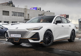Подержанный автомобиль Changan UNI-V 2023 года (1 фото)