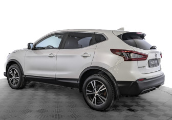 Подержанный автомобиль Nissan Qashqai 2021 года (7 фото)