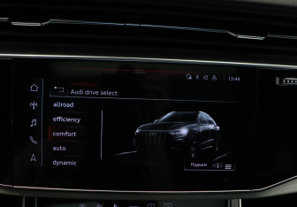 Подержанный автомобиль Audi Q8 2022 года (18 фото)