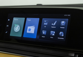 Подержанный автомобиль Voyah Dream 2023 года (15 фото)