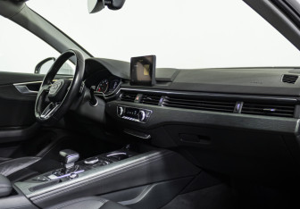Подержанный автомобиль Audi A4 Sedan 2016 года (14 фото)