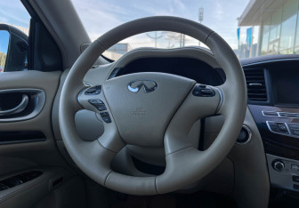 Подержанный автомобиль Infiniti JX 2013 года (14 фото)