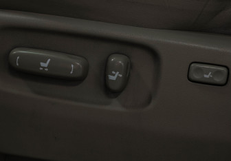 Подержанный автомобиль Toyota Land Cruiser Prado 2006 года (15 фото)