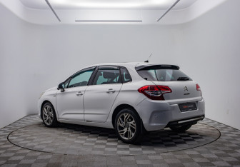Подержанный автомобиль Citroen C4 Hatchback 2012 года (7 фото)