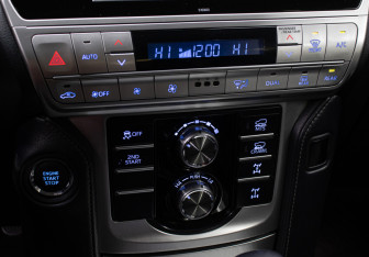 Подержанный автомобиль Toyota Land Cruiser Prado 2019 года (18 фото)