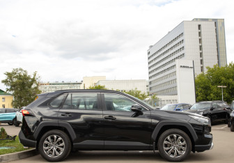 Новый Toyota RAV4 2025 (3 фото)