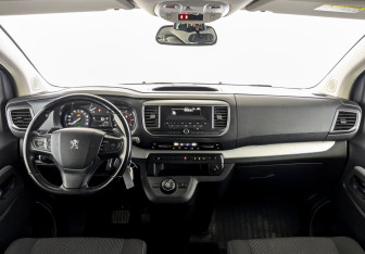 Подержанный автомобиль Peugeot Traveller 2021 года (14 фото)