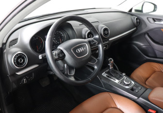 Подержанный автомобиль Audi A3 Sedan 2014 года (5 фото)