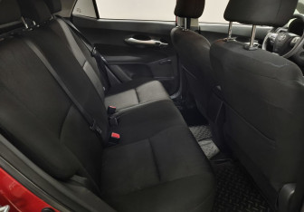 Подержанный автомобиль Toyota Auris Hatchback 2011 года (11 фото)