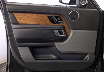 Подержанный автомобиль Land Rover Range Rover 2021 года (19 фото)