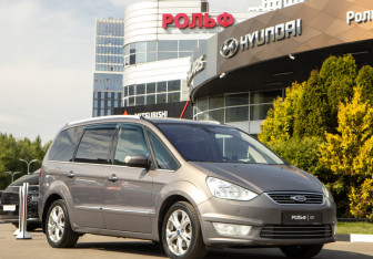 Подержанный автомобиль Ford Galaxy 2012 года (2 фото)