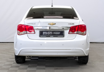 Подержанный автомобиль Chevrolet Cruze Sedan 2014 года (6 фото)