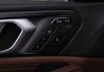 Подержанный автомобиль BMW X6 2020 года (20 фото)