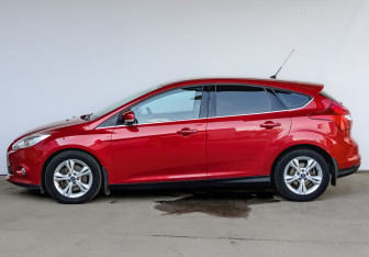 Подержанный автомобиль Ford Focus Hatchback 2012 года (8 фото)
