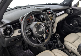 Подержанный автомобиль MINI Hatch 2016 года (15 фото)