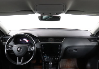 Подержанный автомобиль Skoda Octavia Liftback 2020 года (12 фото)