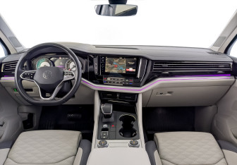 Подержанный автомобиль Volkswagen Touareg 2022 года (14 фото)