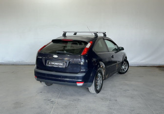 Подержанный автомобиль Ford Focus Hatchback 2005 года (5 фото)