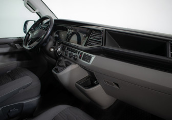 Подержанный автомобиль Volkswagen Caravelle 2021 года (9 фото)