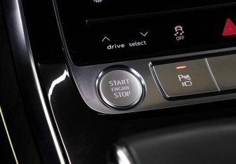 Подержанный автомобиль Audi Q8 2020 года (22 фото)