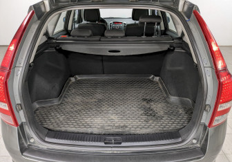 Подержанный автомобиль Kia Ceed Wagon 2010 года (10 фото)