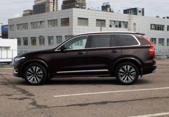 Подержанный автомобиль Volvo XC90 2021 года (9 фото)
