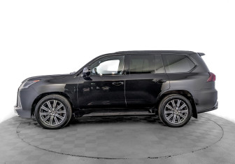 Подержанный автомобиль Lexus LX 2016 года (8 фото)