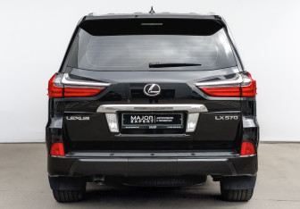 Подержанный автомобиль Lexus LX 2017 года (6 фото)