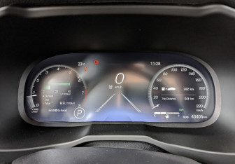 Подержанный автомобиль Toyota RAV4 2023 года (15 фото)