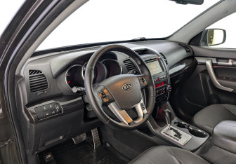 Подержанный автомобиль Kia Sorento 2011 года (16 фото)