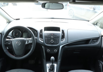Подержанный автомобиль Opel Zafira Compactvan 2013 года (12 фото)