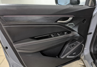 Подержанный автомобиль Geely Tugella 2022 года (19 фото)