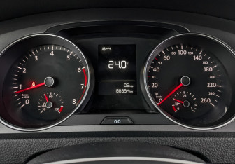 Подержанный автомобиль Volkswagen Golf Hatchback 2013 года (13 фото)