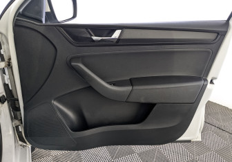 Подержанный автомобиль Skoda Rapid Liftback 2019 года (24 фото)