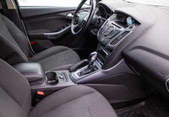 Подержанный автомобиль Ford Focus Wagon 2013 года (9 фото)