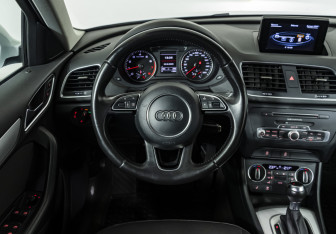 Подержанный автомобиль Audi Q3 2015 года (10 фото)