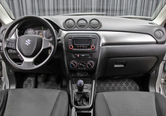 Подержанный автомобиль Suzuki Vitara 2020 года (13 фото)
