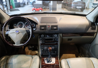 Подержанный автомобиль Volvo XC90 2014 года (11 фото)