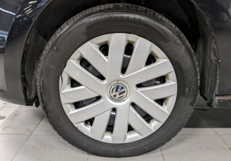 Подержанный автомобиль Volkswagen Polo Sedan 2011 года (17 фото)