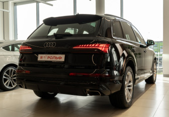Новый Audi Q7 2025 (3 фото)