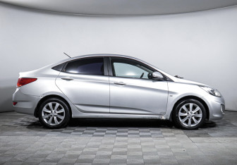 Подержанный автомобиль Hyundai Solaris Sedan 2012 года (4 фото)