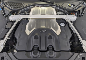 Подержанный автомобиль Bentley Flying Spur 2021 года (9 фото)