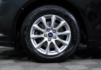 Подержанный автомобиль Ford Mondeo Sedan 2018 года (6 фото)